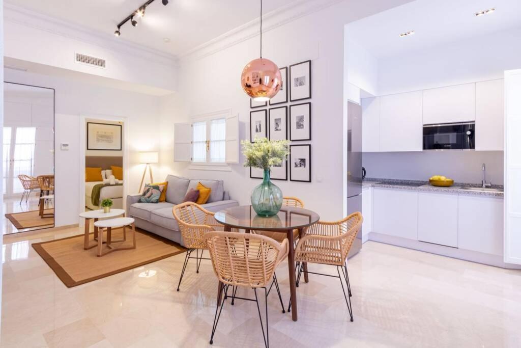 Mumu Luxury Suite Lirio เซบีญา ภายนอก รูปภาพ